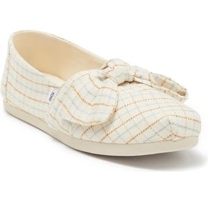 Check tie slip-on flats